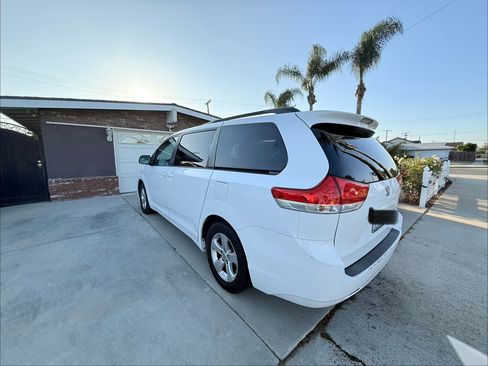 Used 2014 Toyota Sienna LE FWD image 10