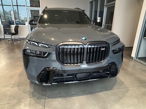 Used 2024 BMW X7 M60i w/ Executive Package image 4