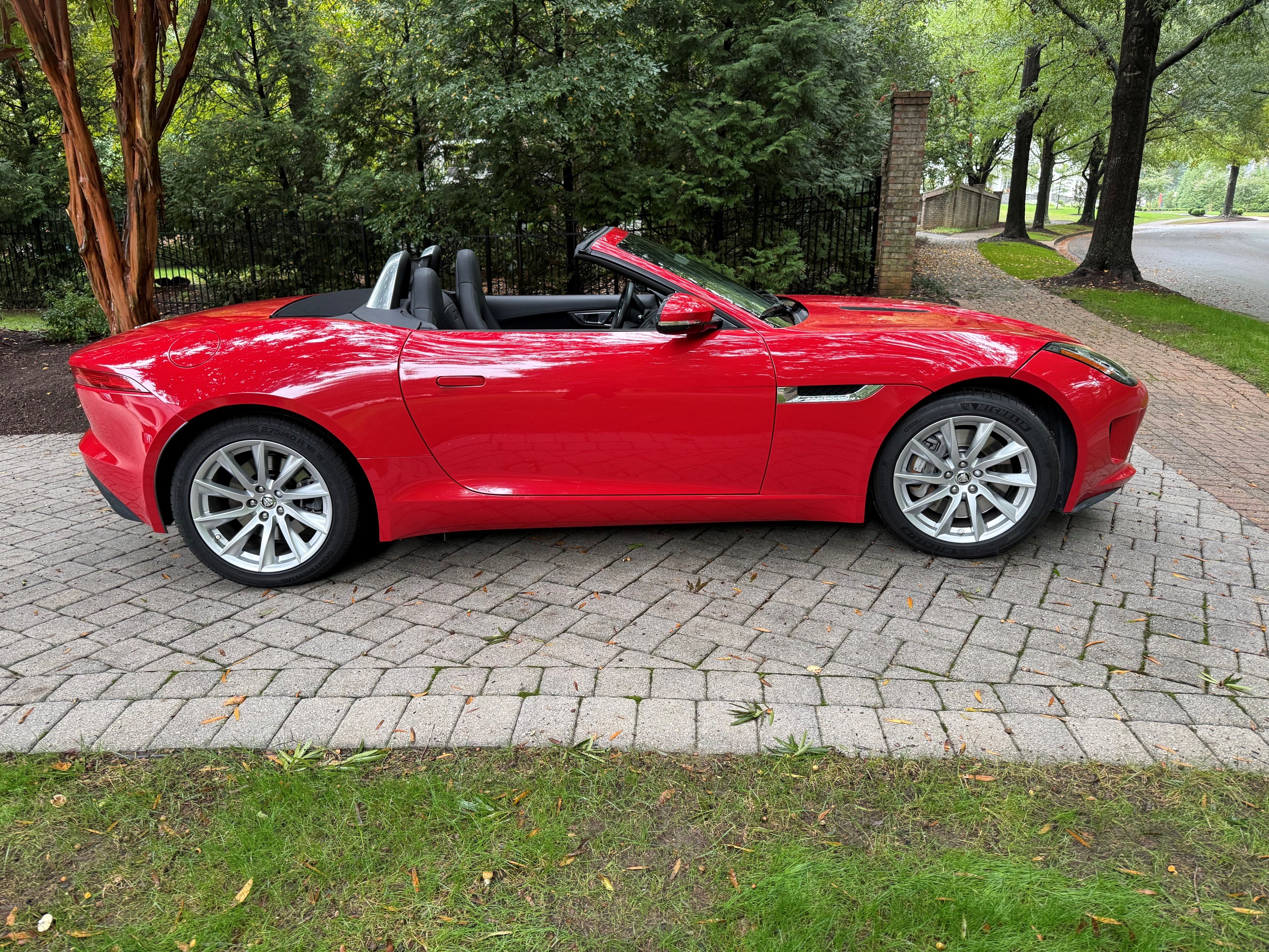 Used 2014 Jaguar F-TYPE Convertible RWD image 1
