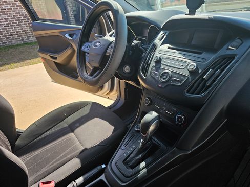 Used 2017 Ford Focus SE image 5