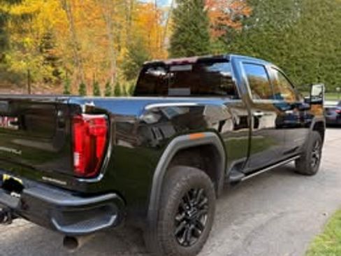 Used 2021 GMC Sierra 2500 Denali w/ Denali Black Diamond Edition image 8