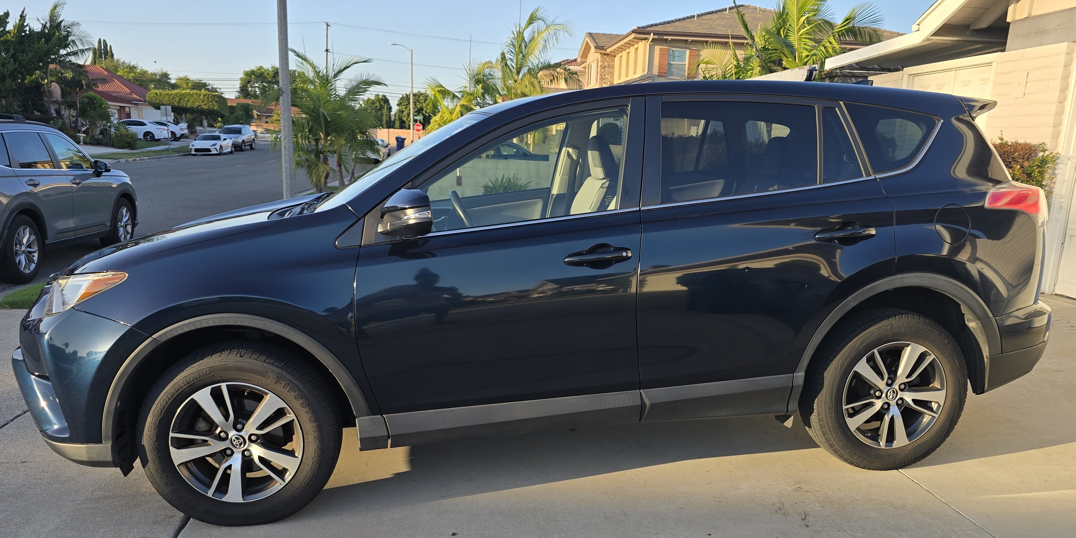 Used 2018 Toyota RAV4 XLE w/ All Weather Liner Package FWD image 6