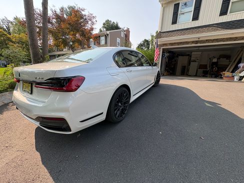 Used 2022 BMW 750i xDrive w/ Executive Package AWD/4WD image 4