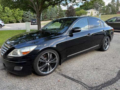 Used 2010 Hyundai Genesis 4.6 w/ Technology Pkg 5 RWD image 4
