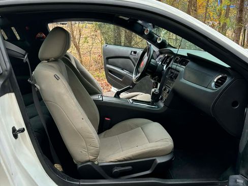 Used 2010 Ford Mustang Coupe image 23