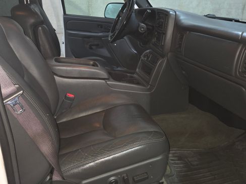 Used 2004 Chevrolet Silverado 3500 LT w/ Heavy-Duty Power Package image 13