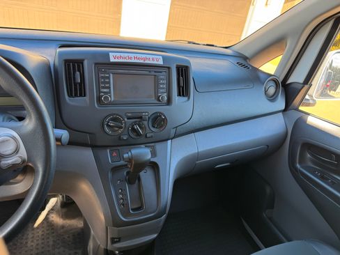 Used 2015 Chevrolet City Express LT w/ Technology Package image 9