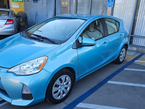 Used 2014 Toyota Prius C One image 2