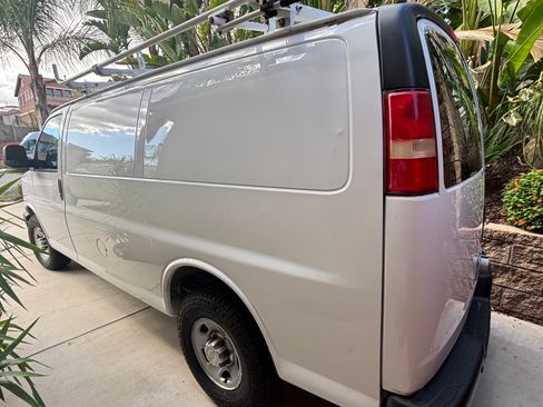 Used 2012 Chevrolet Express 2500 image 8