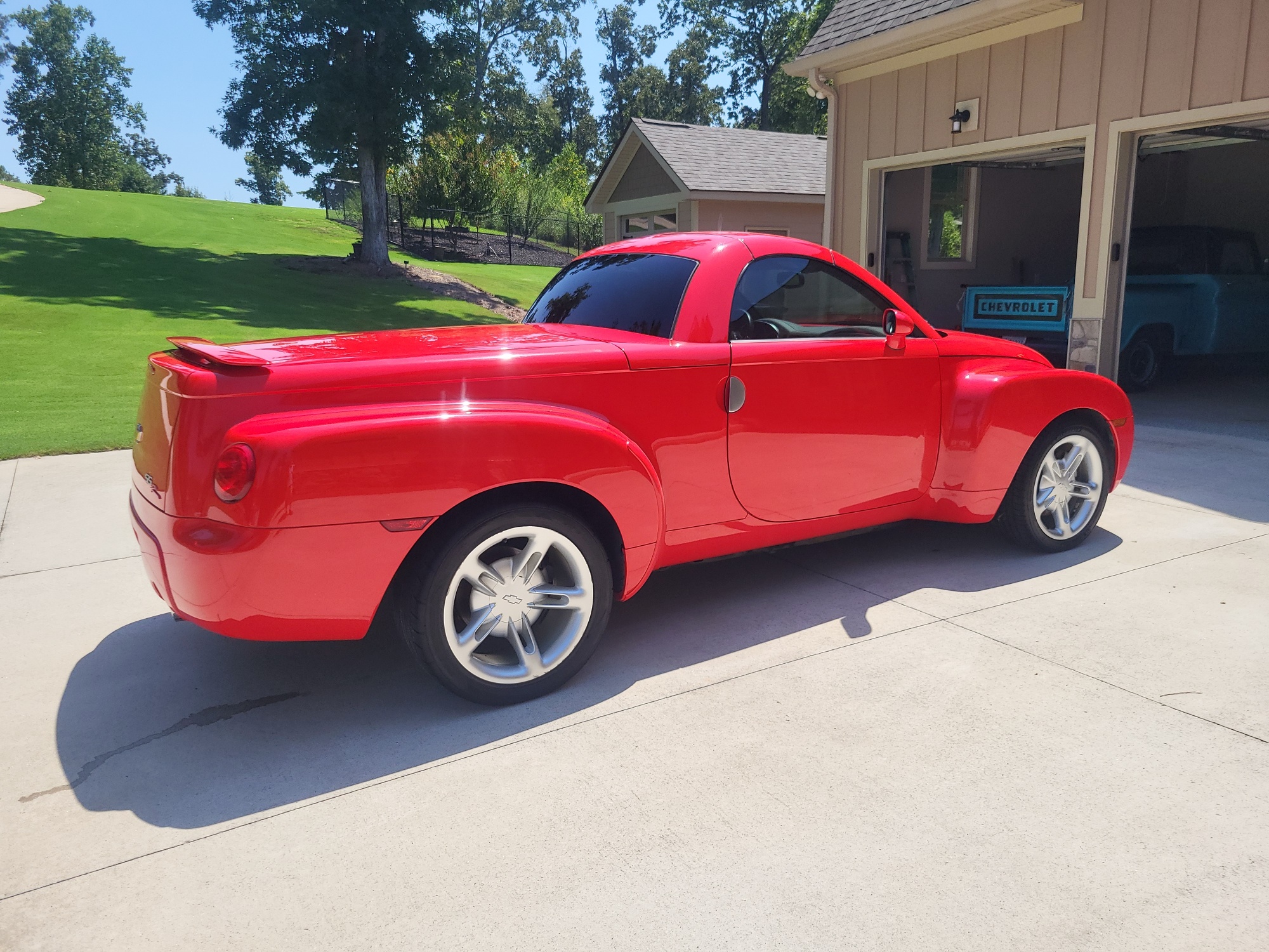 Used 2004 Chevrolet SSR w/ Preferred Equipment Group RWD image 10