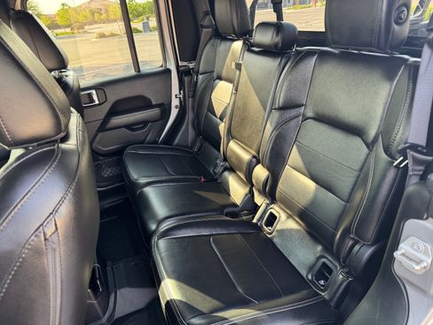 Used 2020 Jeep Gladiator Overland image 10