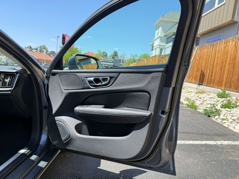 Used 2019 Volvo V60 T6 Inscription image 21