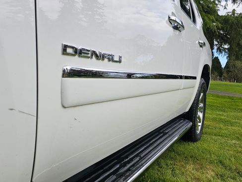 Used 2010 GMC Yukon Denali image 15