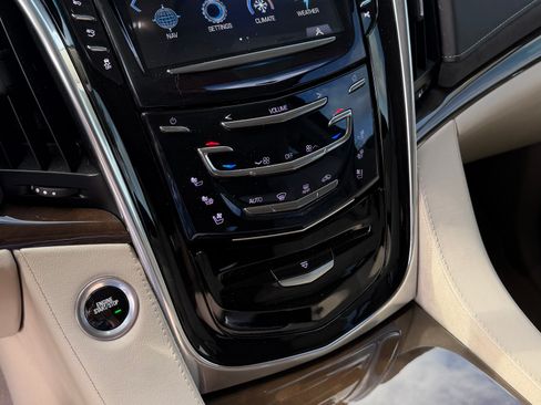 Used 2019 Cadillac Escalade Luxury image 18