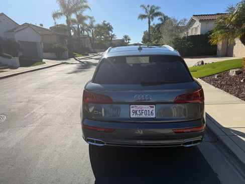 Used 2020 Audi Q5 e Premium Plus w/ Premium Plus Package image 4