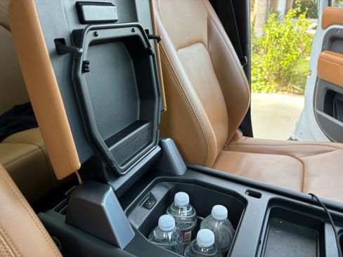 Used 2023 Land Rover Defender 110 image 28