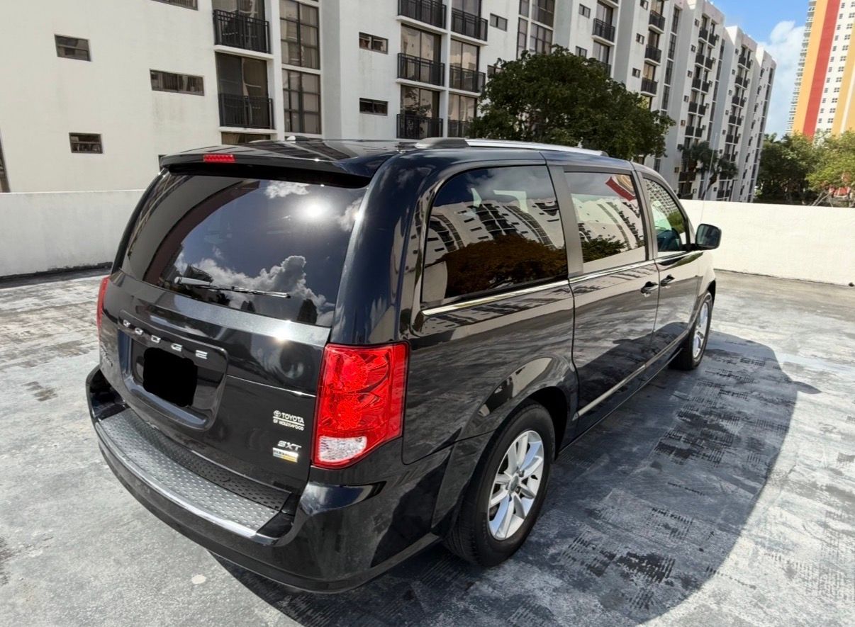 Used 2018 Dodge Grand Caravan SXT FWD image 7
