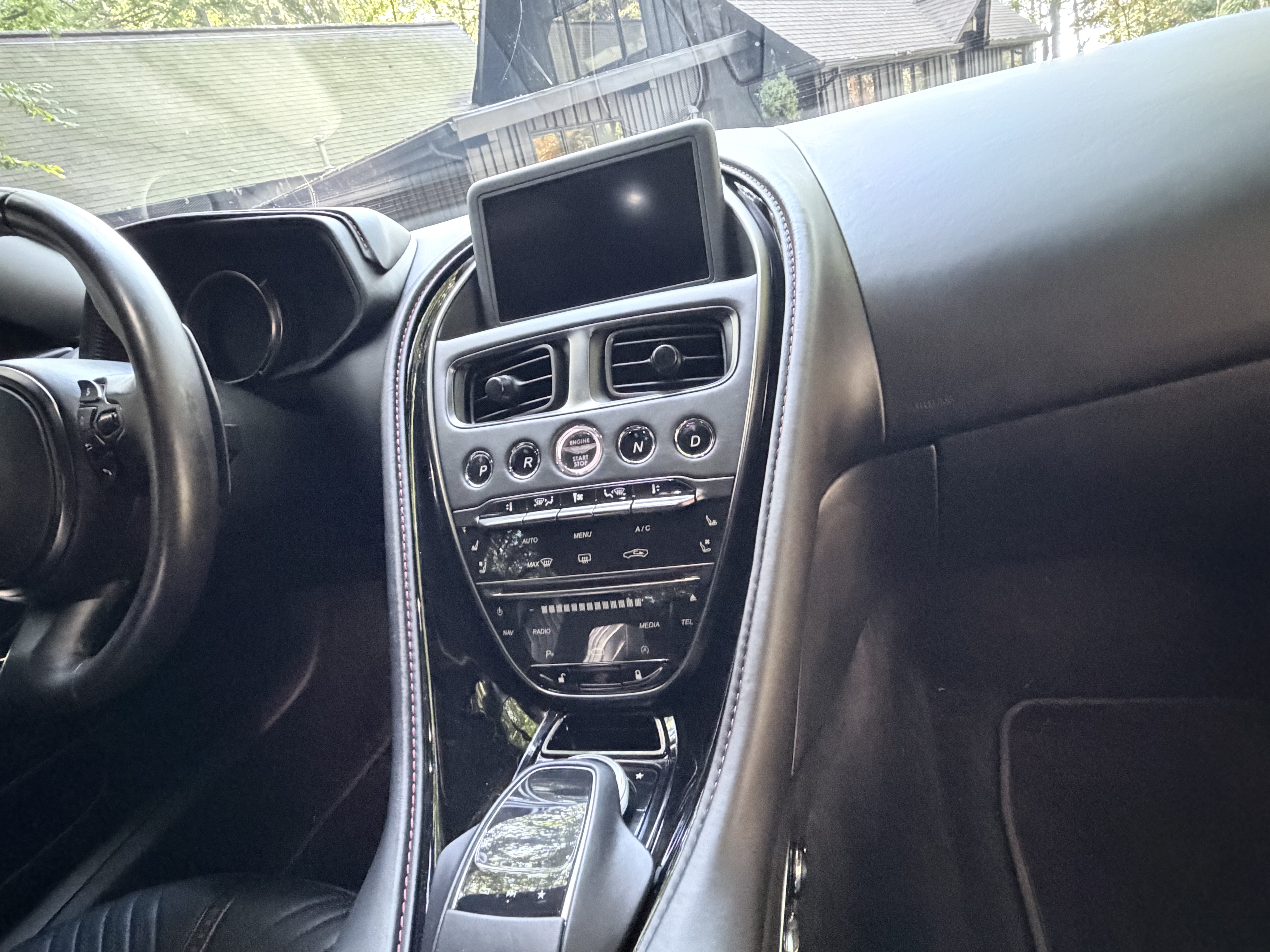 Used 2018 Aston Martin DB11 V12 RWD image 12