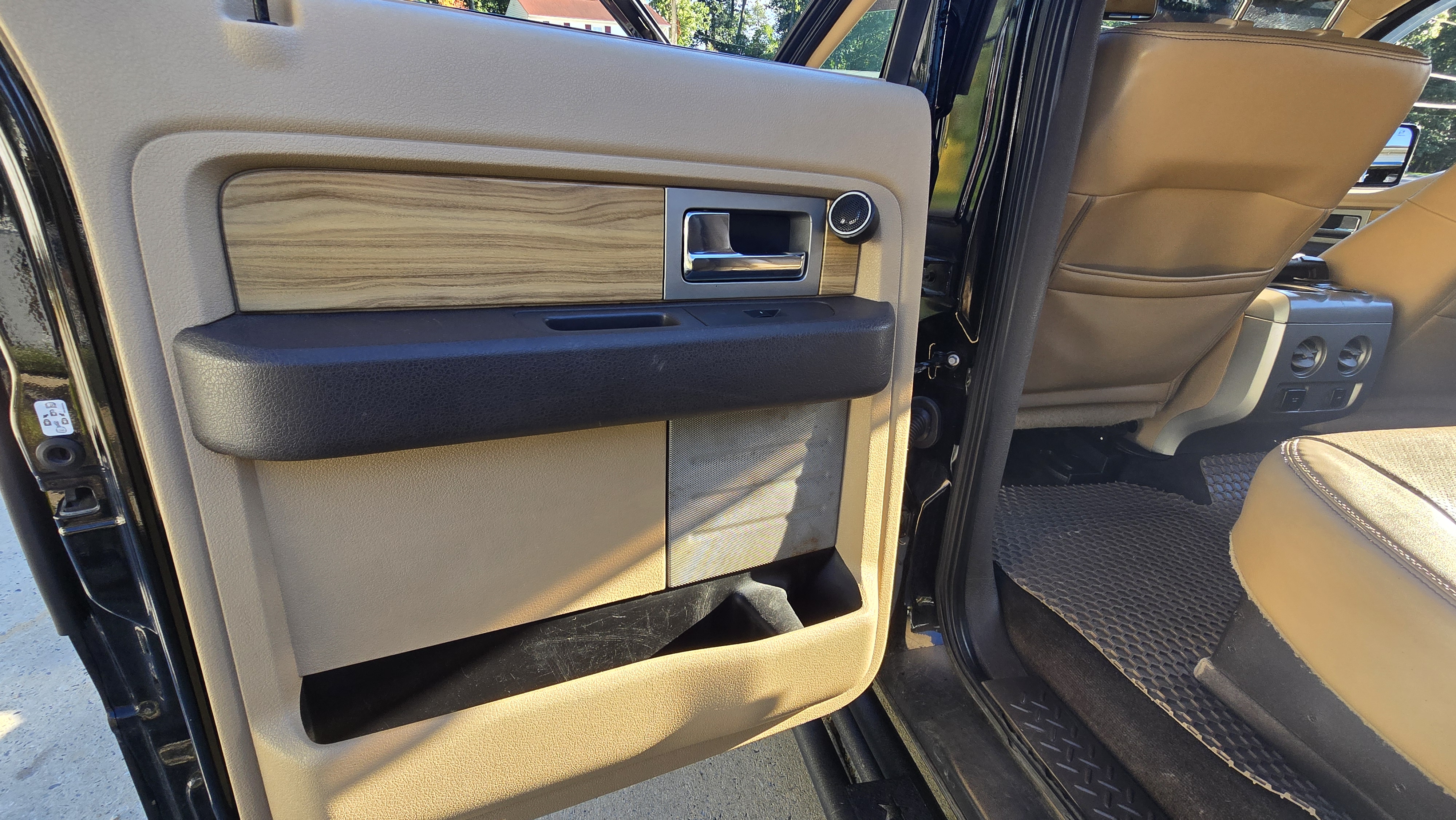Used 2011 Ford F150 Lariat w/ Lariat Chrome Pkg AWD/4WD image 23