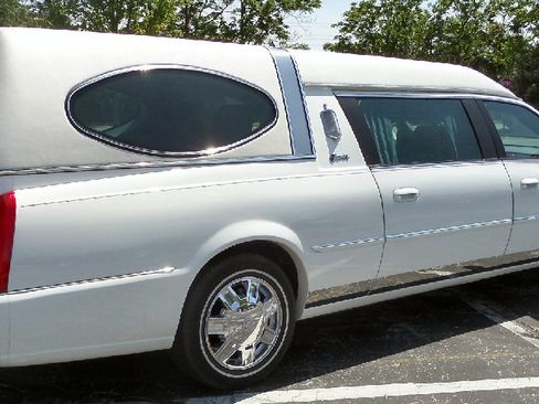 Used 2007 Cadillac DTS FWD image 1