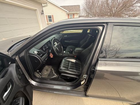 Used 2019 Chrysler 300 S image 6