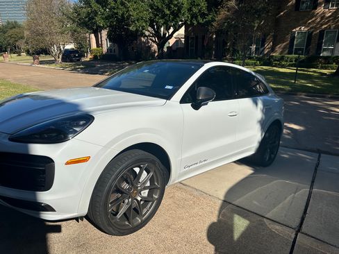 Used 2021 Porsche Cayenne Turbo image 6
