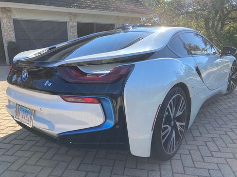 Used 2016 BMW i8 image 4