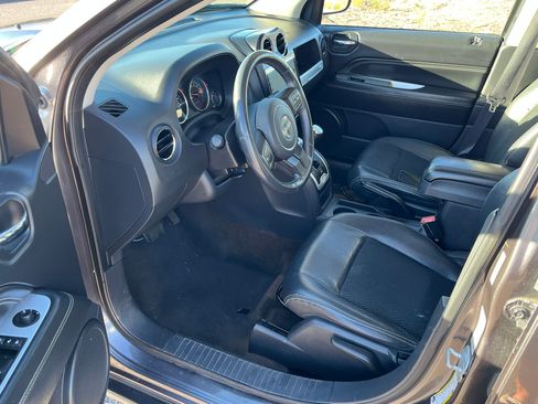 Used 2014 Jeep Compass Latitude image 11