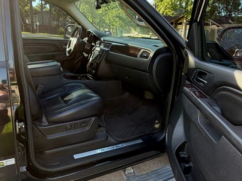 Used 2011 GMC Yukon XL Denali AWD/4WD image 11