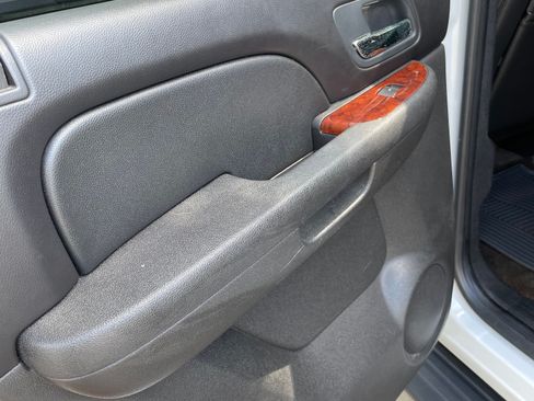 Used 2011 Chevrolet Tahoe LT image 11