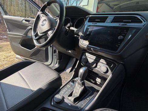 Used 2018 Volkswagen Tiguan SE image 15