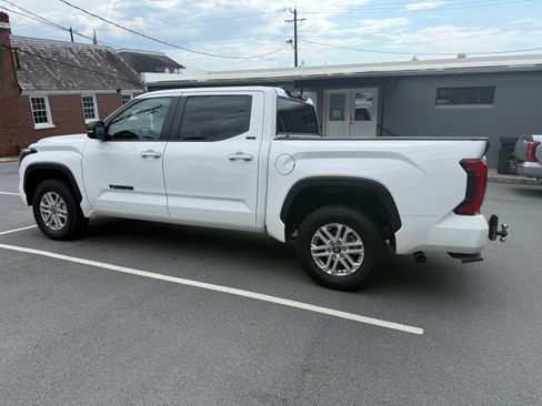 Used 2026 Toyota Tundra SR5 w/ SR5 Premium Package AWD/4WD image 8