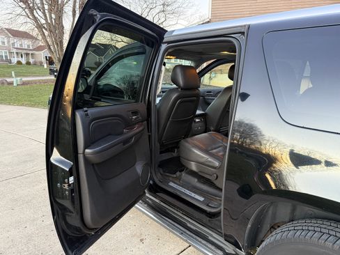 Used 2012 GMC Yukon XL Denali image 12