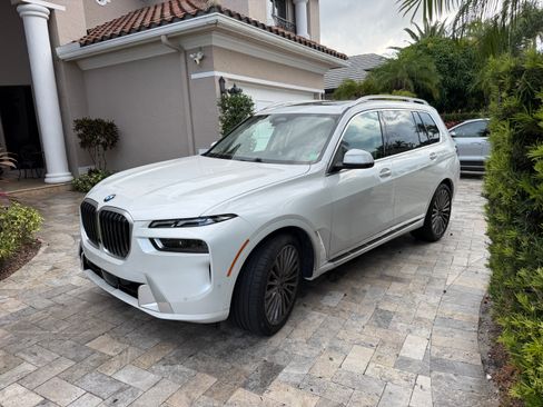 Used 2026 BMW X7 xDrive40i w/ Premium Package AWD/4WD image 4