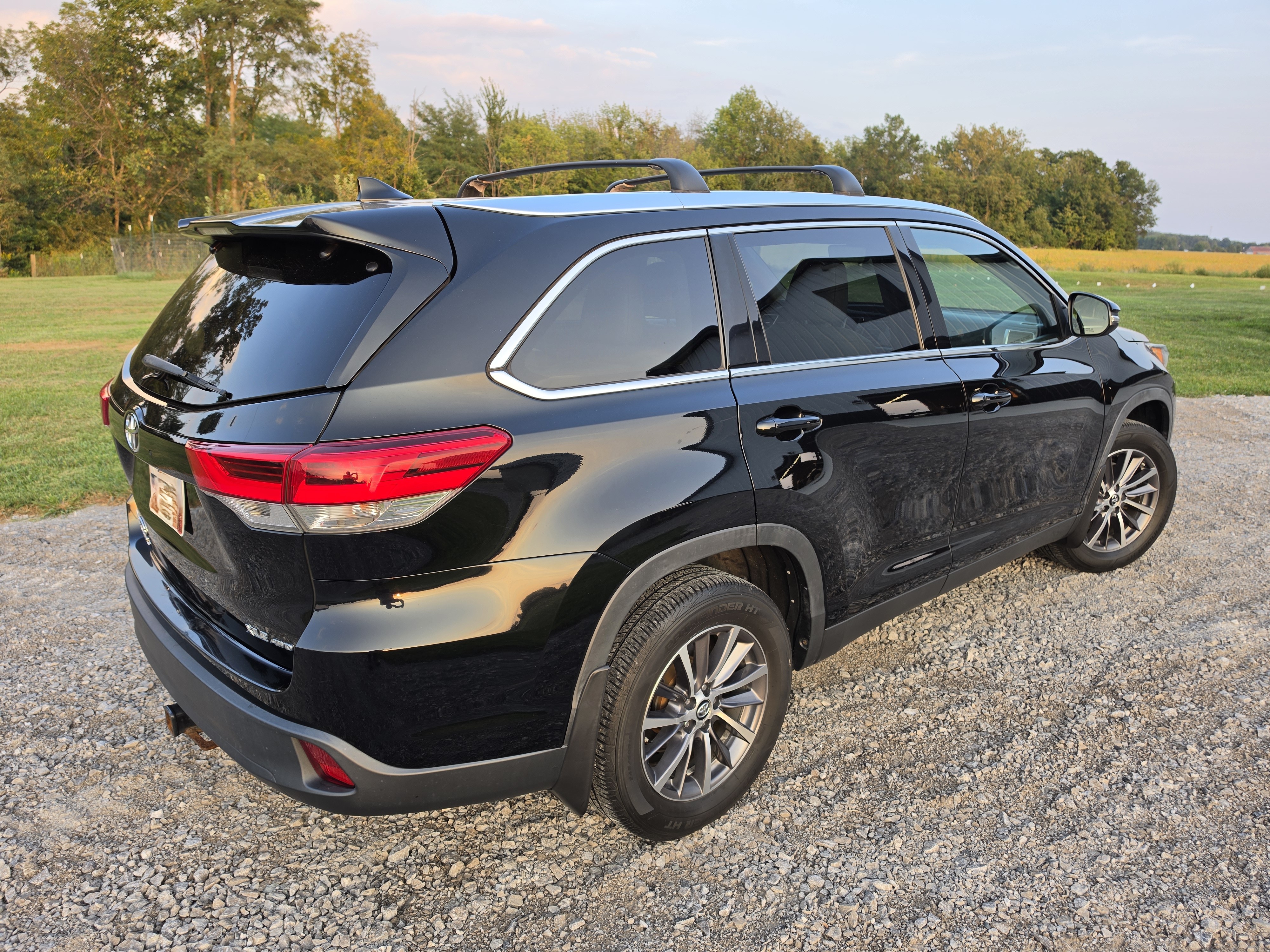 Used 2019 Toyota Highlander XLE AWD/4WD image 5