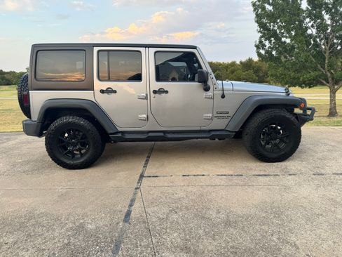 Used 2016 Jeep Wrangler Unlimited Sport w/ Quick Order Package 24S AWD/4WD image 4