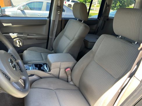 Used 2006 Jeep Commander 4WD image 7