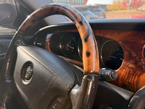 Used 2004 Jaguar XJ8 image 6