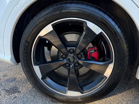 Used 2019 Audi SQ5 Premium Plus w/ Premium Plus Package image 17