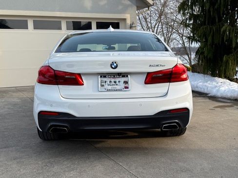 Used 2019 BMW 530e xDrive w/ M Sport Package image 9
