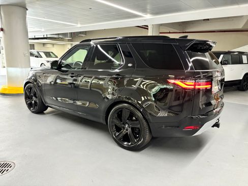 Used 2023 Land Rover Discovery Metropolitan Edition AWD/4WD image 2