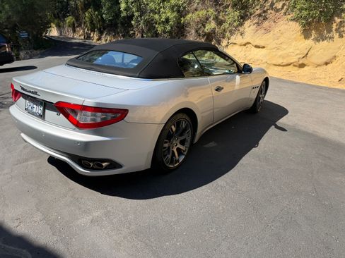 Used 2010 Maserati GranTurismo Convertible RWD image 12
