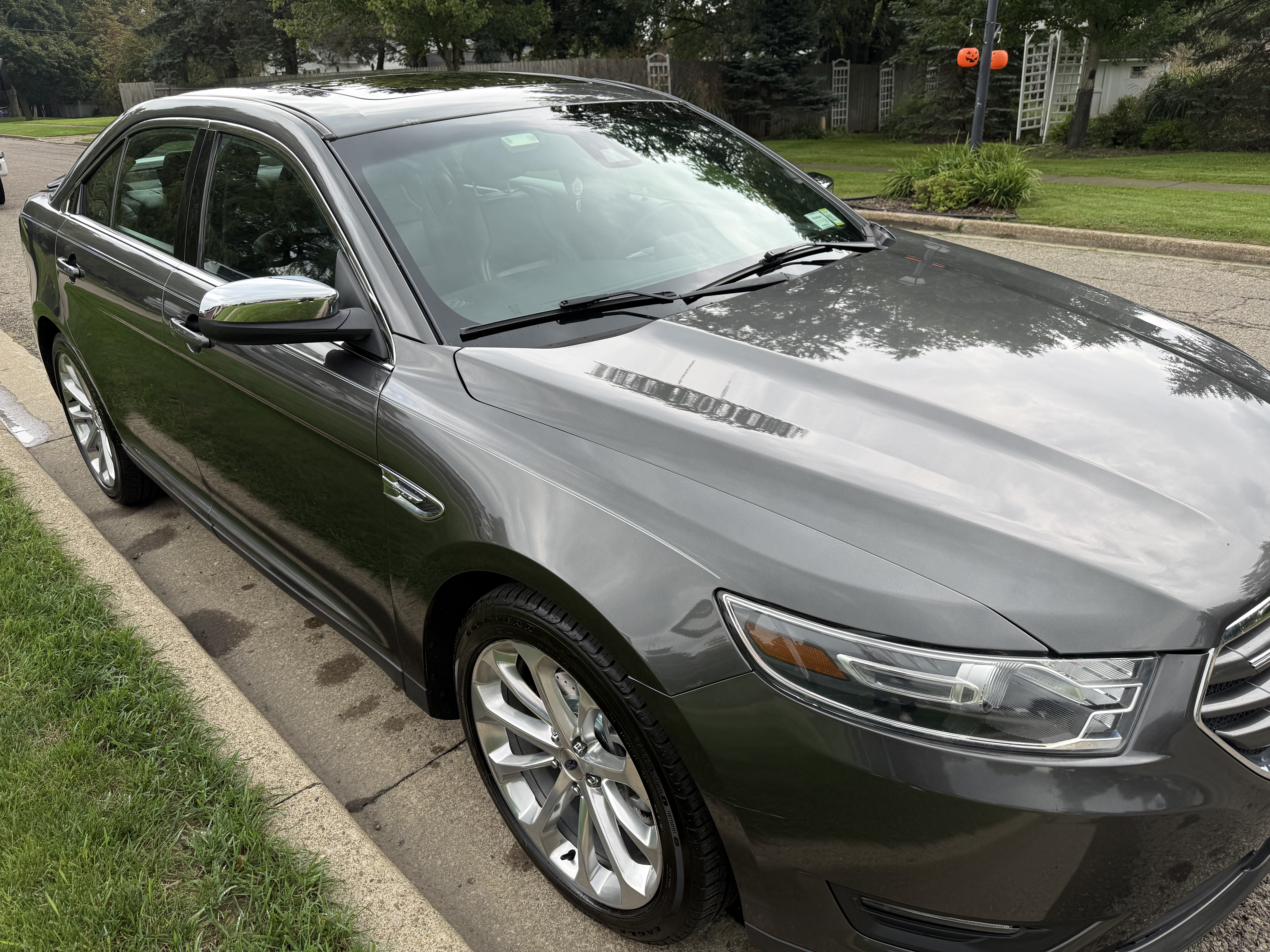 Used 2019 Ford Taurus Limited AWD/4WD image 4