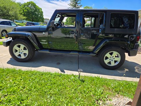 Used 2012 Jeep Wrangler Unlimited Sahara w/ Trailer Tow Group AWD/4WD image 5