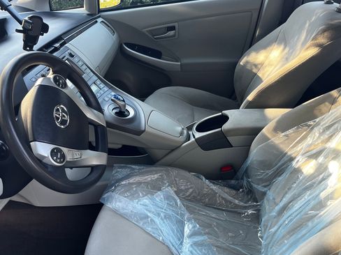 Used 2015 Toyota Prius Two image 2