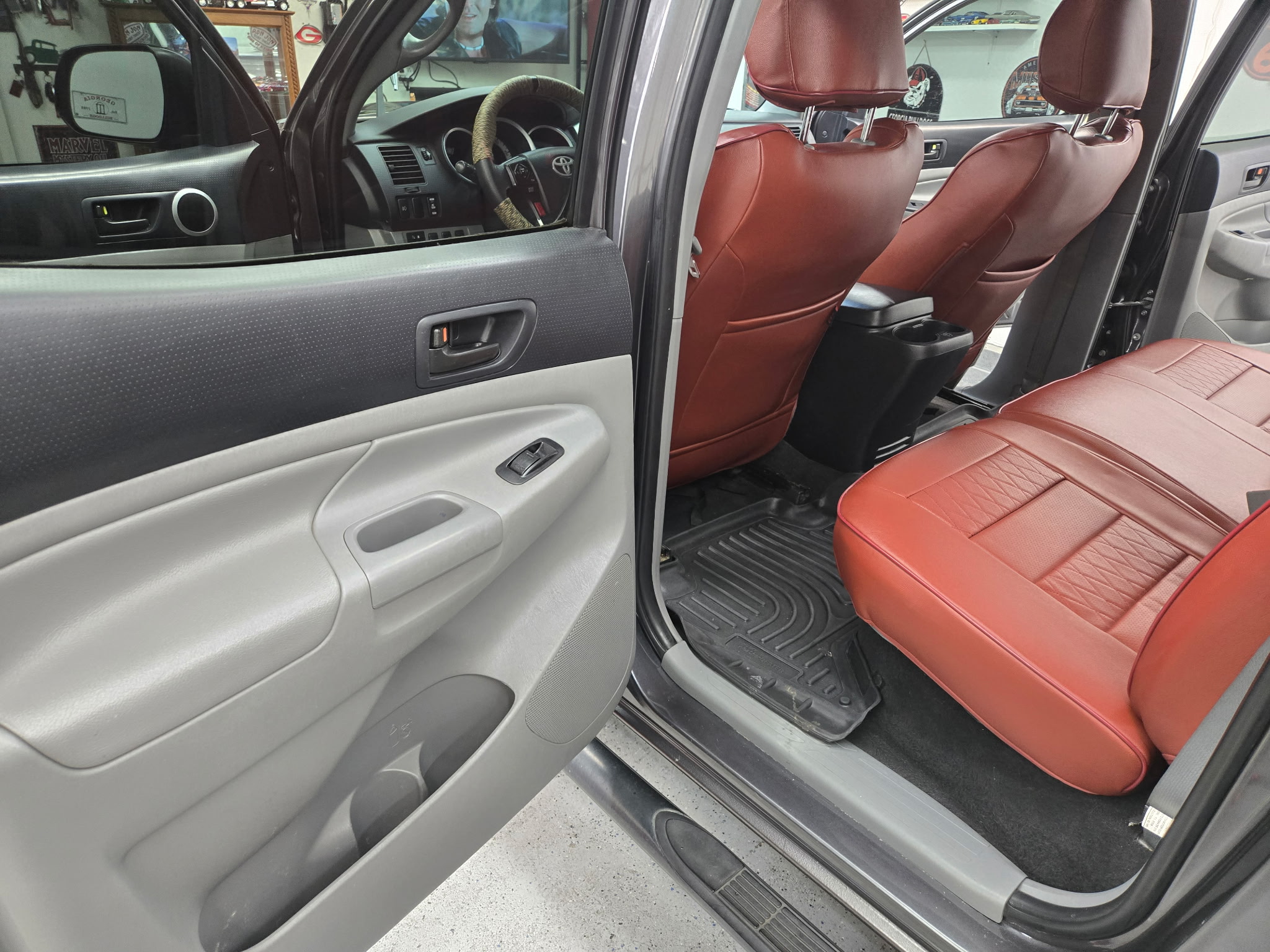 Used 2014 Toyota Tacoma 4x4 Double Cab w/ TRD Sport Package image 5