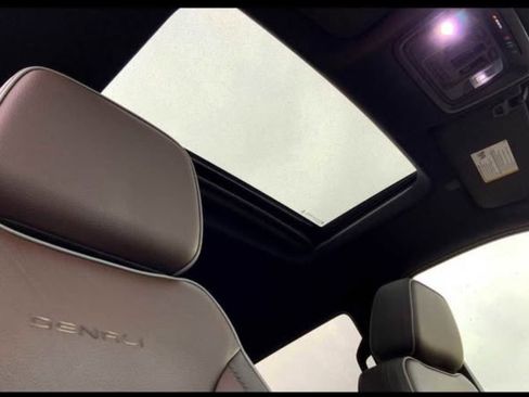 Used 2022 GMC Sierra 1500 Denali w/ Denali Reserve Package image 9