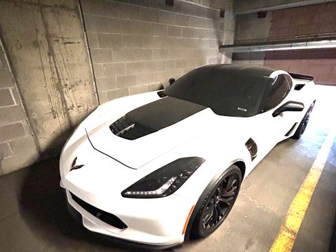 Used 2015 Chevrolet Corvette Z06 w/ 2LZ Preferred Equipment Group RWD image 1