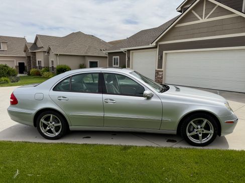 Used 2006 Mercedes-Benz E 350 Sedan image 5