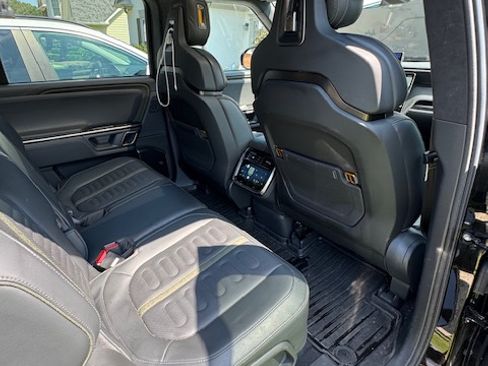 Used 2024 Rivian R1S Adventure Dual AWD/4WD image 13